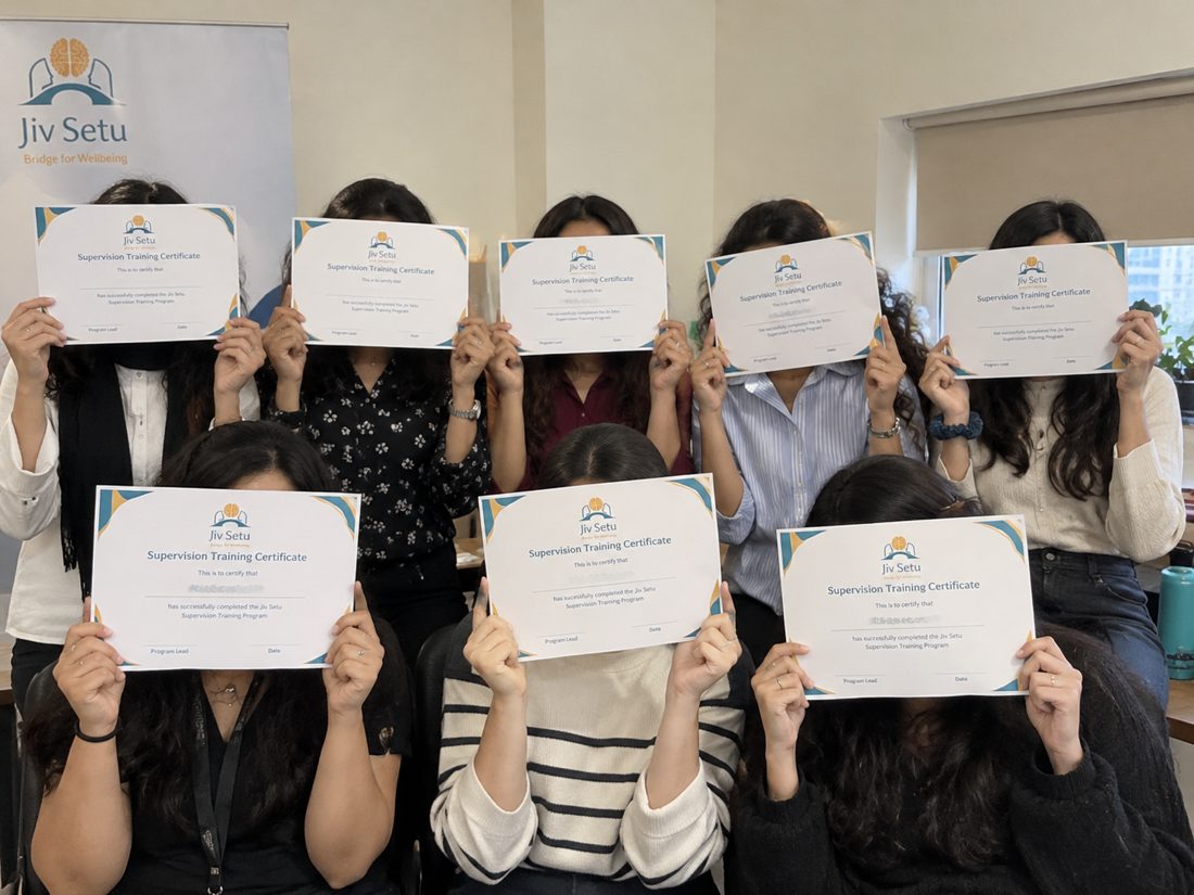 Trainees holding their Jiv Setu Supervision Training Certificates